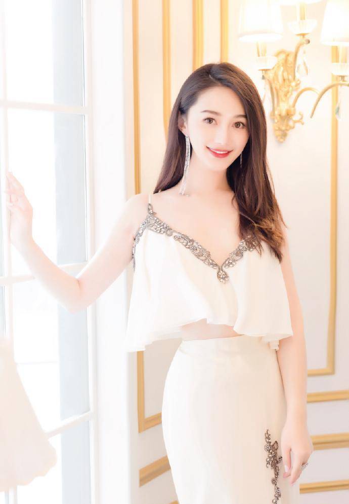 女方被扒是演员赵仕瑾,大量个人写真曝光_杨颖_女子_女友