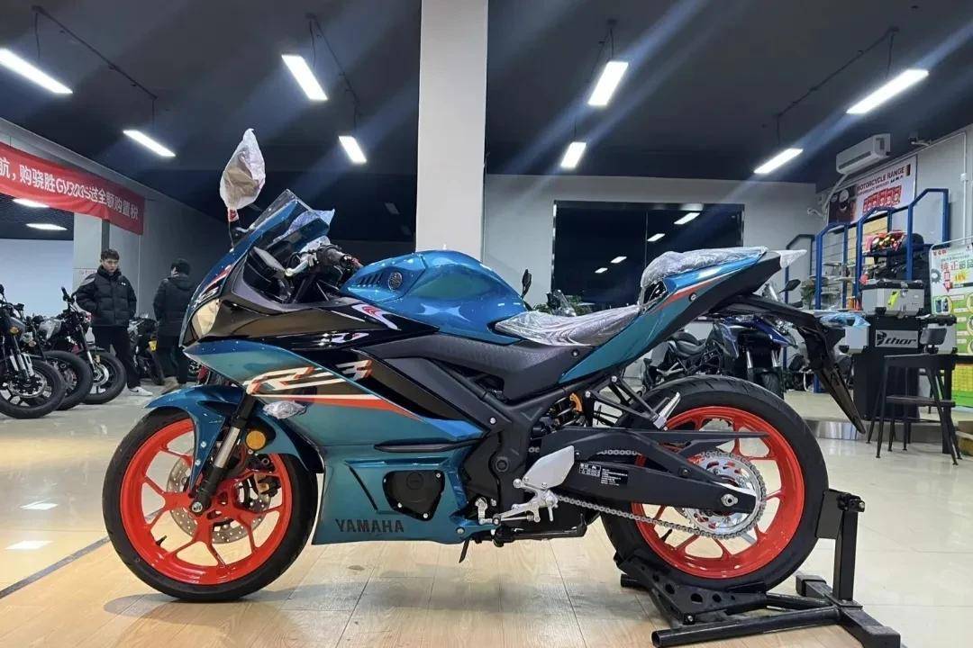 让你的骑行更出众,全新雅马哈r3机车打造非凡骑行之旅!