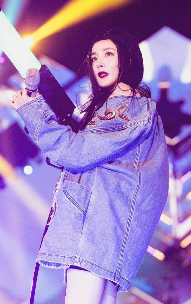 厉害:杨幂唱野狼disco,真酷!王一博水中唱跳无感,酷炫帅炸!