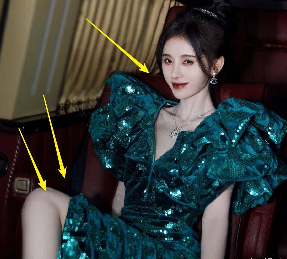 参加其他行程活动,在最新举办的微博之夜晚会活动中,鞠婧祎也欣然出席