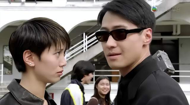 在1996年的电影《赌神3之少年赌神》,也就是"赌神前传"中,袁咏仪就
