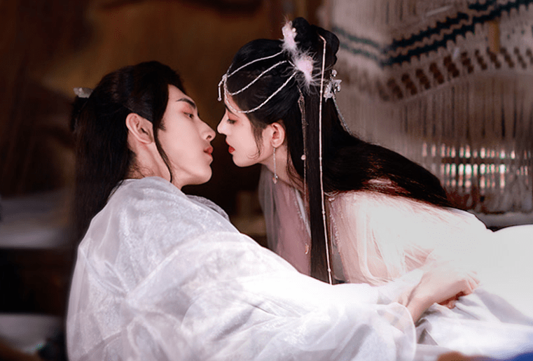 更虐的是炎越找到木老,木老却告诉他除了忘情绝爱,此毒无解,不仅如此