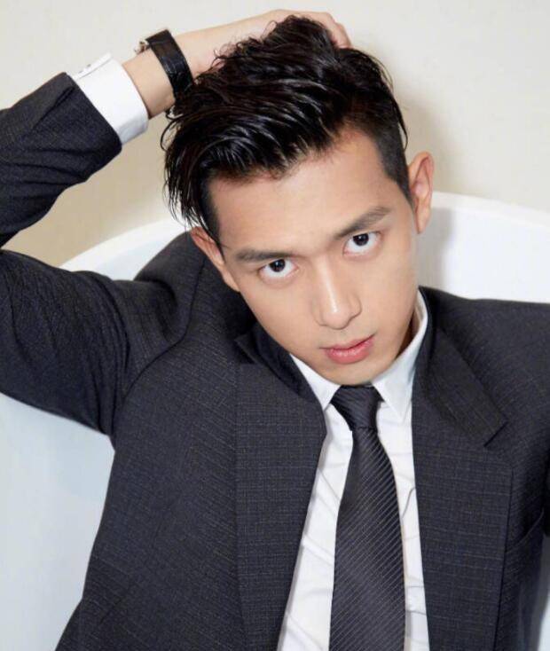 李现从小胖子逆袭成帅哥,男孩五官有5个好底子,将来不帅都难_脸型