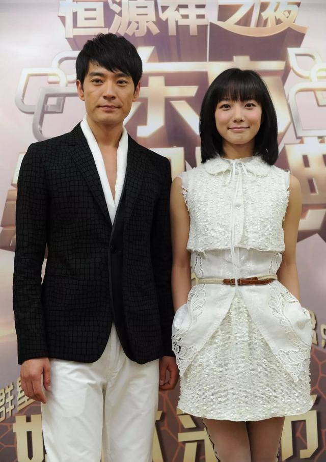 王珞丹的激荡爱情,靠清纯征服了8个男人,事业婚姻仍在低谷徘徊_姐姐