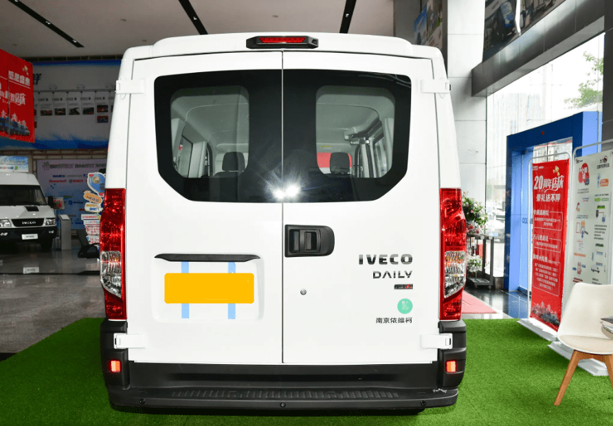 两种动力可选,至高20座布局,依维柯欧胜:我还有很大的改装潜质_搜狐