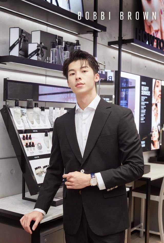 张子枫,林彦俊,陈伟霆,欧阳娜娜,许光汉的娱乐消息_资源_内地_公司