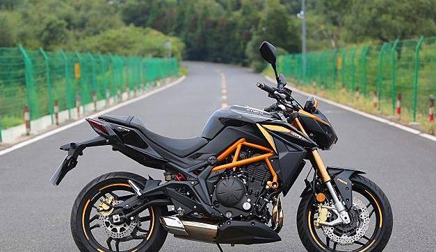 光阳首款双缸街车,力压川崎z400,更丰富配置,更低廉的价格_搜狐汽车