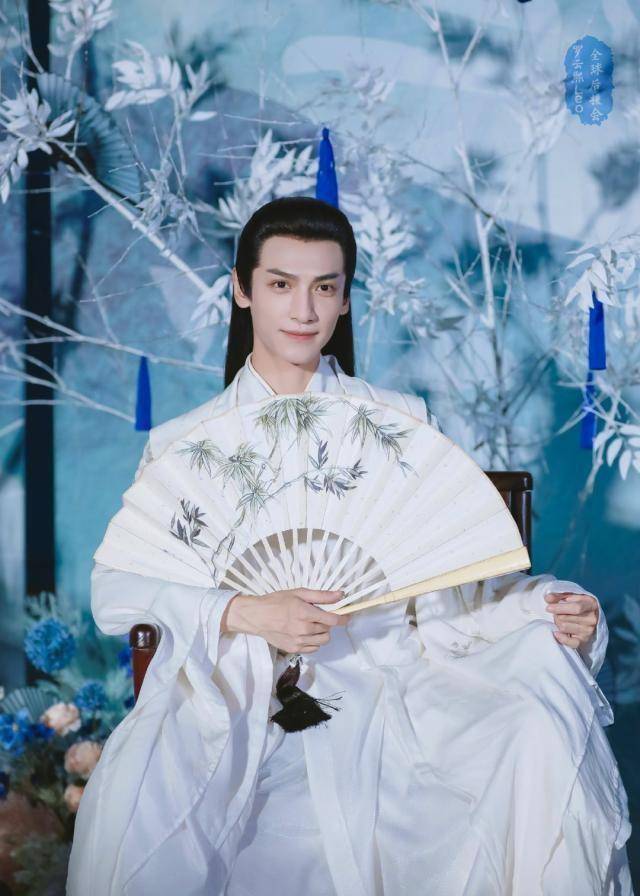 罗云熙再演古装剧,白衣折扇造型来袭!_上官_视频_江湖