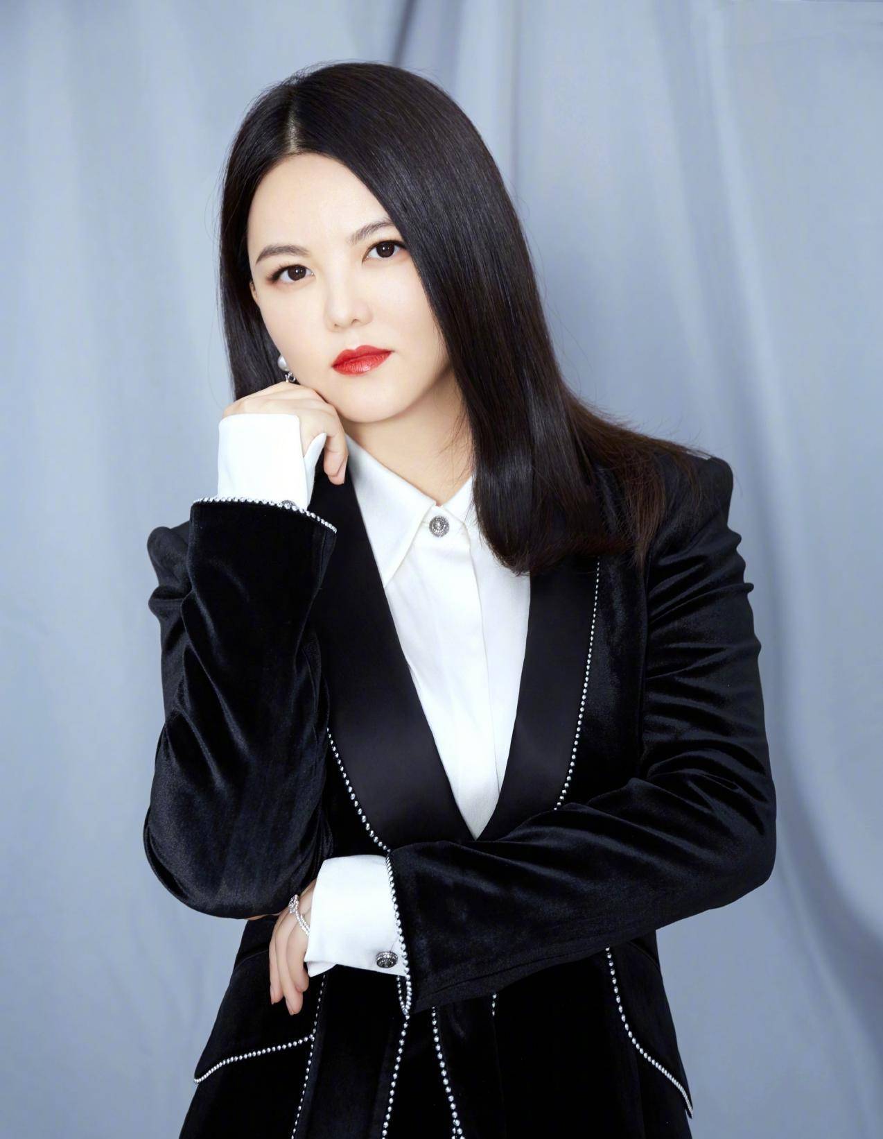 李湘回应租房事件,临走时房间已打扫干净,称其恶意引导舆论_直播_团队