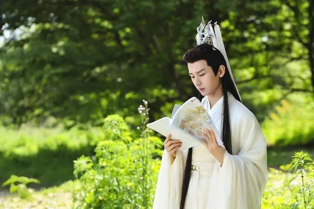 说实话你永远可以相信成毅的古装扮相.