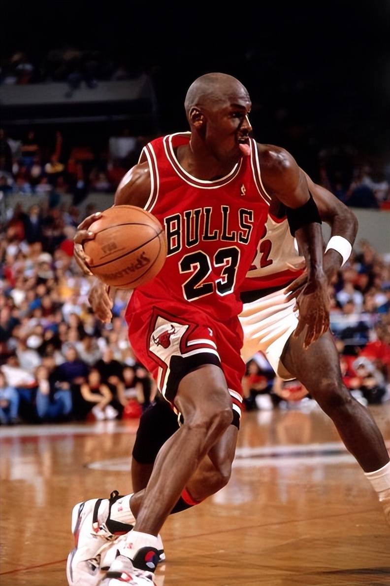 nba传奇:迈克尔乔丹—一神起,众王落(上)_比赛_赛季_哥哥