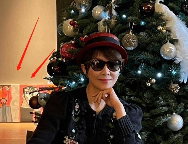 刘嘉玲"炫富"新姿势!