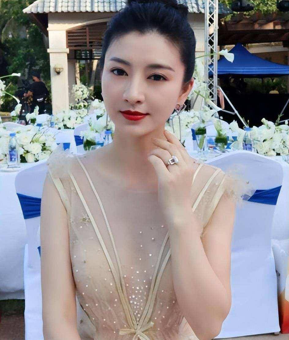 张晓龙,凭借甄嬛传温太医一角成名,娃娃脸的他原来是硕士生导师_温实