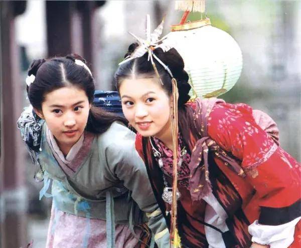 而剧中的演员阵容堪称豪华,每个角色几乎都让人印象深刻,像刘品言的