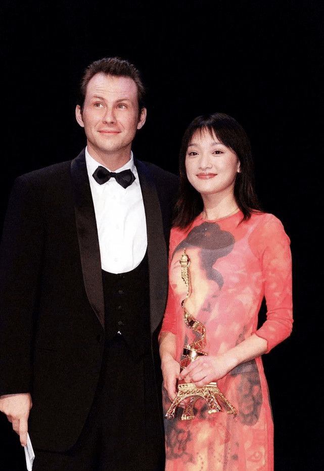 和黄磊纠缠不清的周迅,少女人设崩了_窦鹏_演技_明星