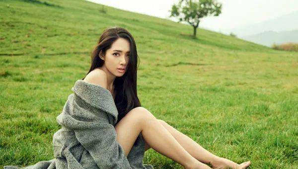 还记得在14年曝光的豆瓣神贴,算是和一个三线女明星暧昧一个月,笔者是