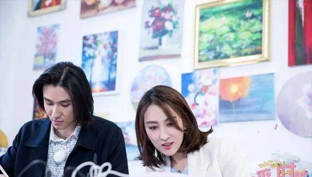 马苏与小鲜肉拍写真,同躺一张床同裹一块毛毯,满屏的恋爱气息_男生
