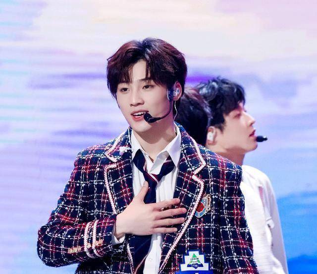 刘也创4鼓励前队友何屹繁和俞更寅要更拼_蔡徐坤_排名_节目