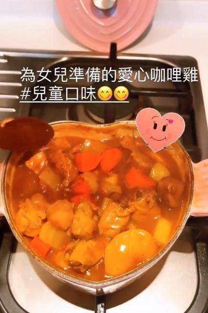 林心如下厨为女儿做饭!