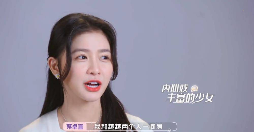 难怪蔡卓宜看不上陈越,13岁出来打工,前夫家世显赫至今仍互动_家庭