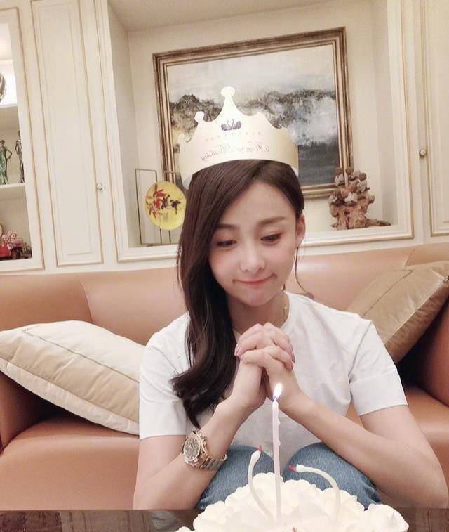 美女演员贾青:尚未婚配,却有儿女一帮_父母_孩子气_同学