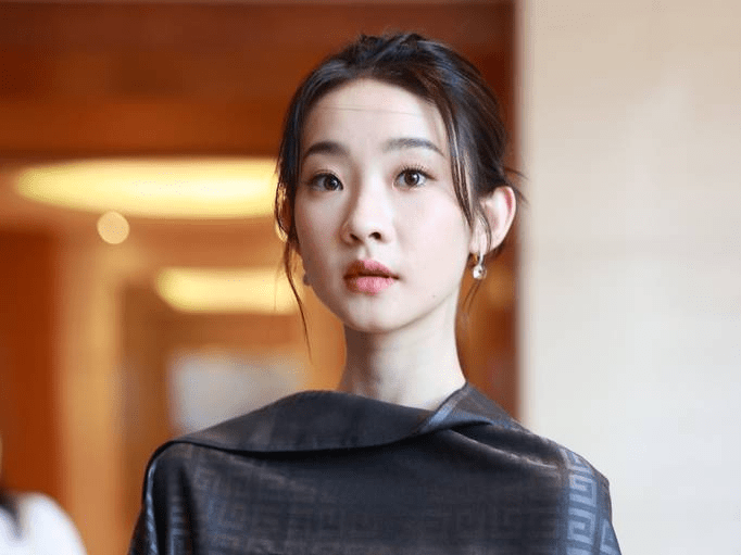张艺凡上海电影节上班路透-搜狐大视野-搜狐新闻