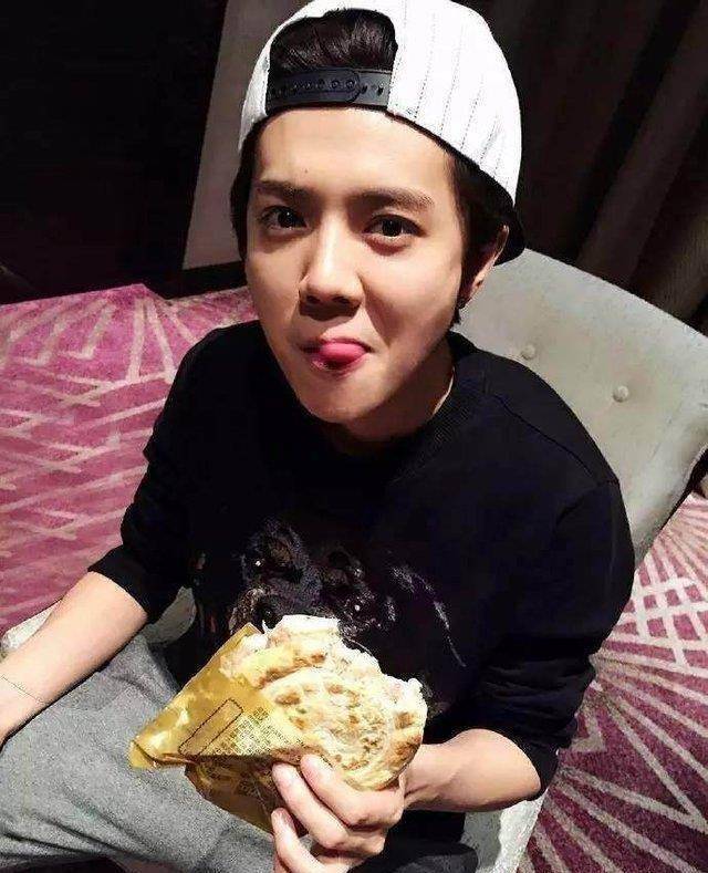 鹿晗啦_手势_镜头