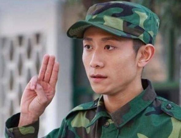 明星们的"独门绝技",张一山"秋水誓",马思纯口塞拳头_动作_唐嫣_感觉