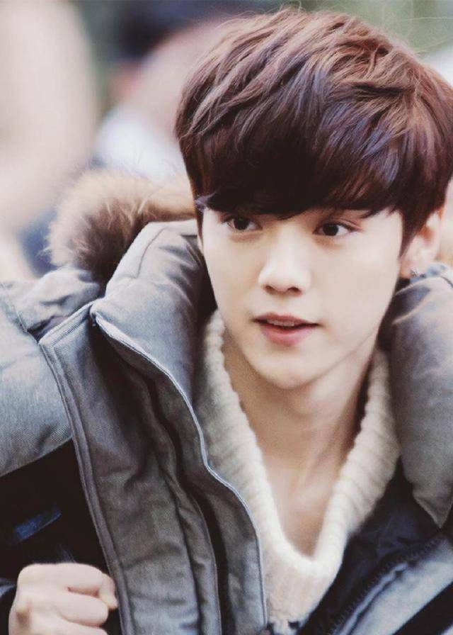 鹿晗惊现踮脚神技,靠踮脚比过陈伟霆,还在旁边笑的洋洋得意_感觉_身高