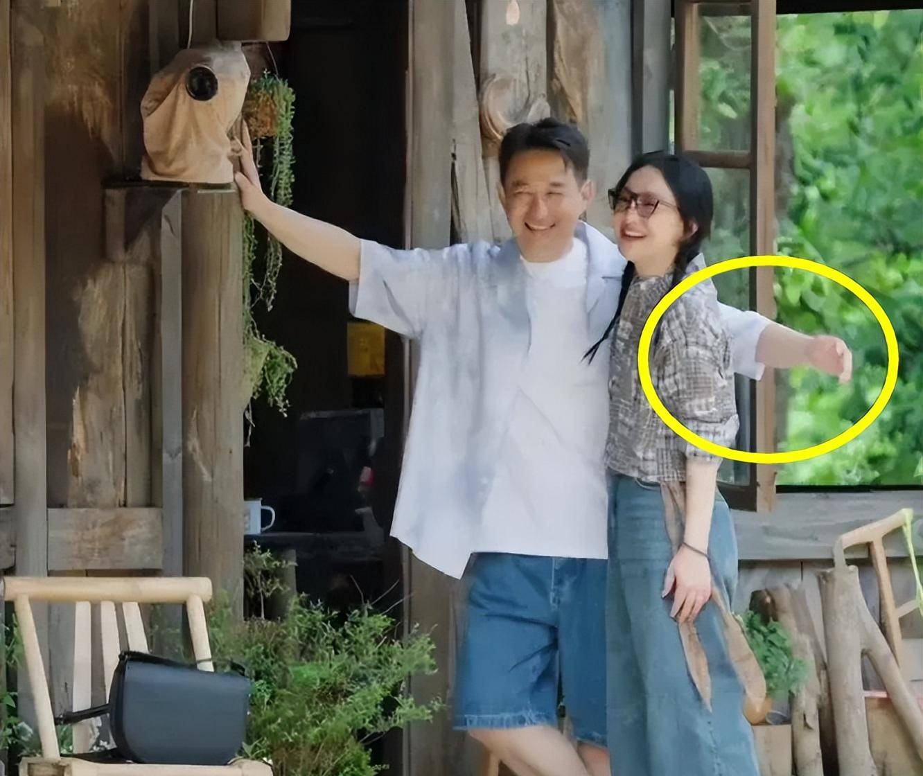 周迅黄磊重逢,两人举止被指太暧昧,更多蛛丝马迹被扒!