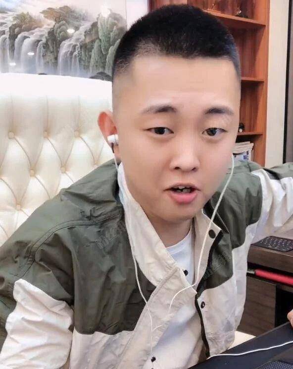 巴扎黑吐槽散打带头卖货,快手娱乐主播吃不下_机房_摄影棚_受伤