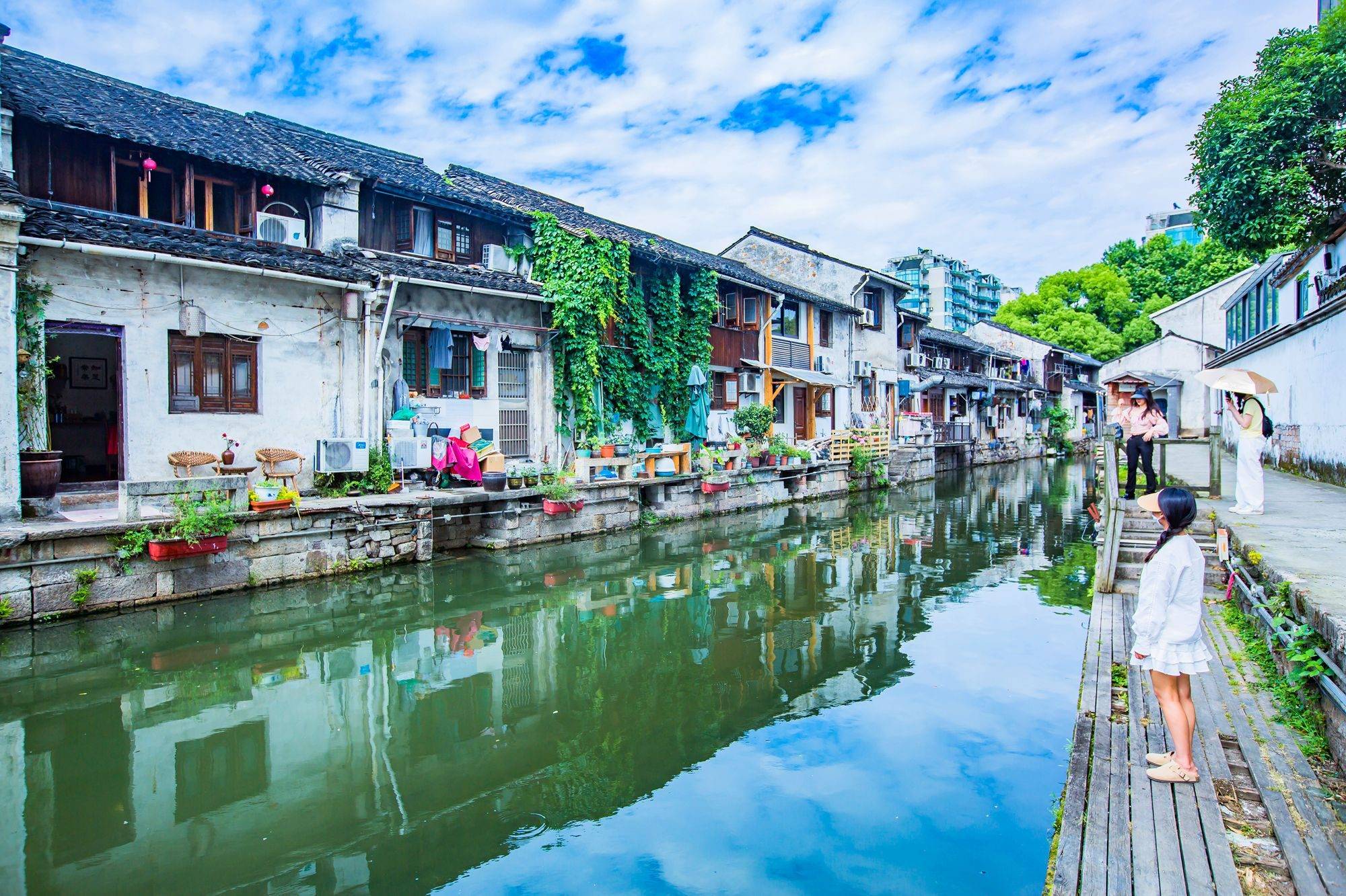 书圣故里位于绍兴越城区,其名源于1700多年前,因书圣王羲之曾居住于此