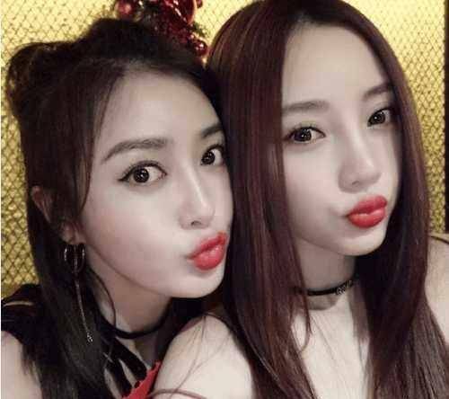 姜妍,方雨绮,方安娜三人也有些网红脸的感觉,但在六人当中算是年纪较