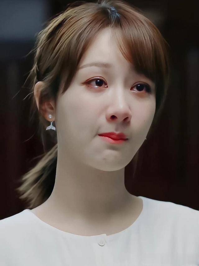 杨紫美颜照被黑,把镜子给p歪了!