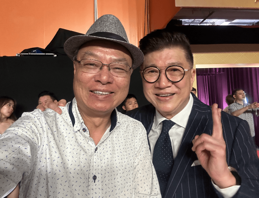 亚洲办66周年庆典,邀一众老戏骨撑场面,昔日一哥一姐不见踪影_穿着