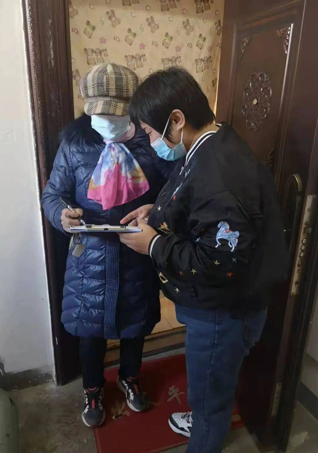 组织开展线上招聘活动3场,发布岗位2500个;线下在河南村开展"