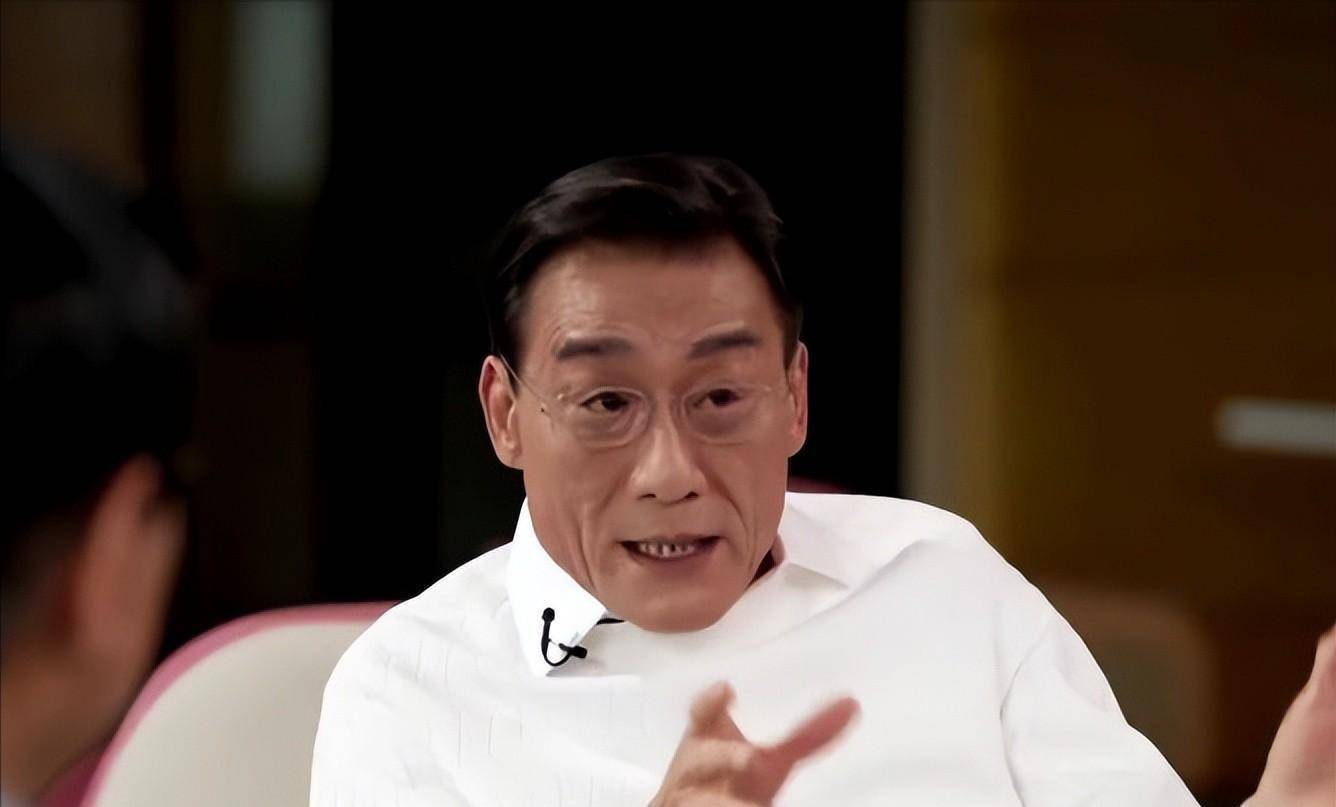 65岁老戏骨的坎坷之路:摆过地摊卖过杂志,还曾遭到过"封杀"_梁家辉