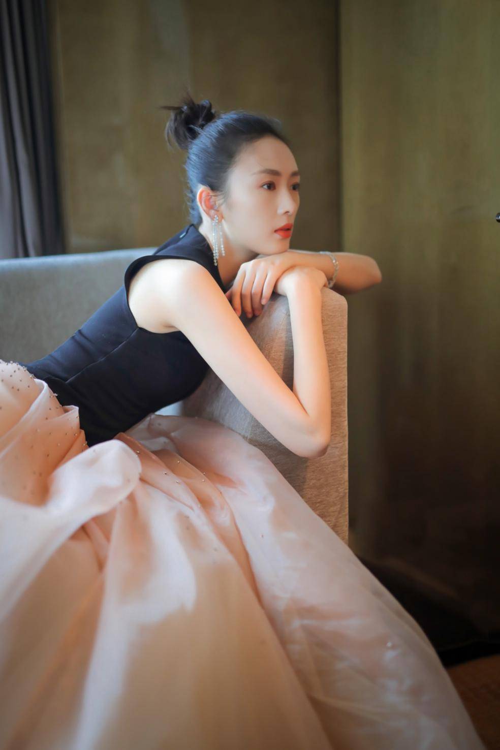 被张国立家人拆散,被传戏中不检点,如今,童瑶名利双收_张默_资源_大江