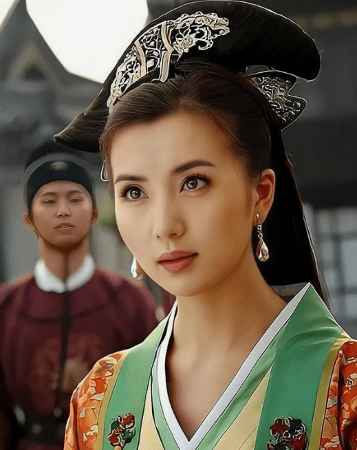 万人迷陈好退圈后模样大变,虎背熊腰肉松垮,发际线后移似大妈_时候