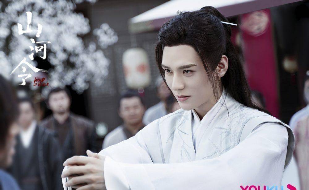 尽管活得像行尸走肉,也要比所有人更疯,直到遇见了自己生命中的白月光