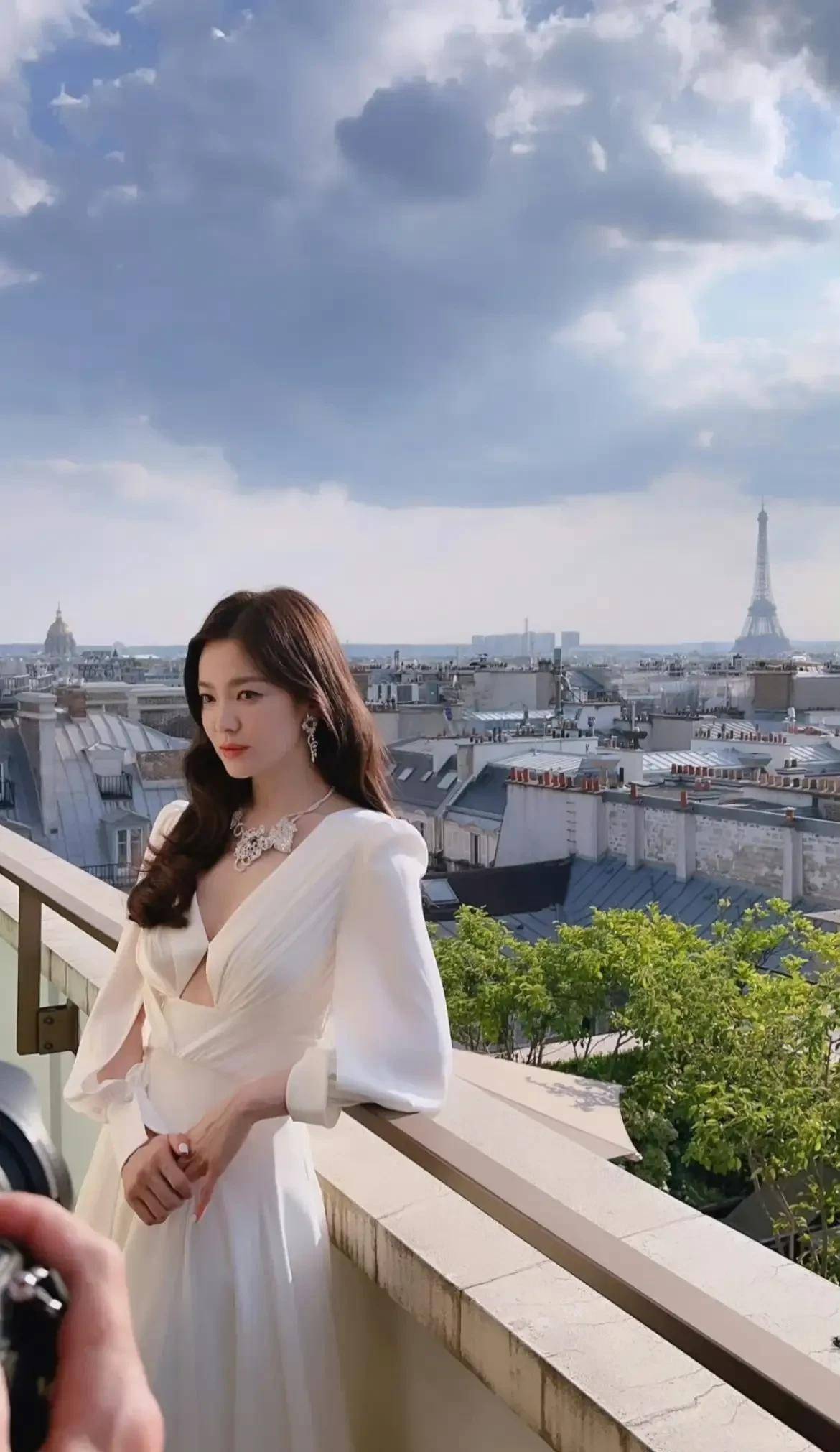 网友巴黎出席活动记_乔妹_宋仲基_身高