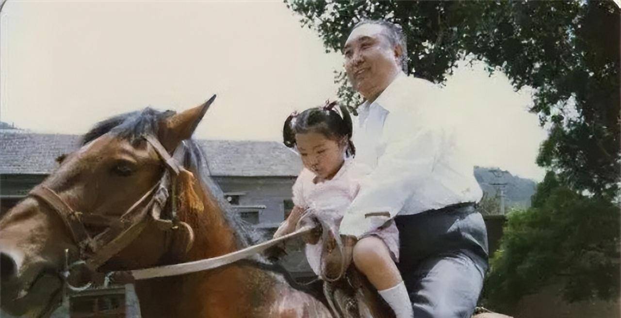 唯一女儿,回国就读清华博士,如今继承父亲事业_确吉坚赞_李洁_旺姆