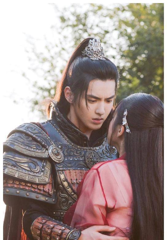 和井柏然合作的《女心理师》,也已就位.