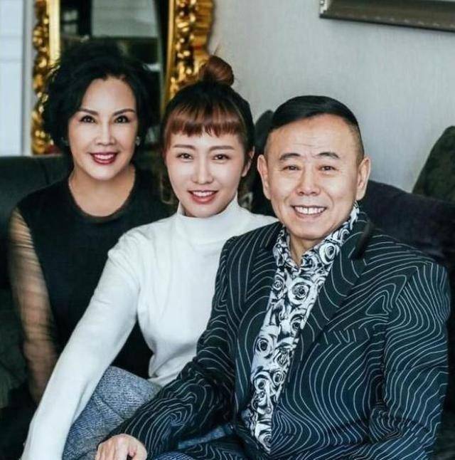 潘长江老婆原来是她,隐藏了整整37年,样貌不输于搭档蔡明_妻子_网友
