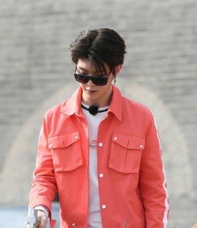 跑男素颜大合影:鹿晗依然颜值担当,baby却不敌她,范丞丞成马脸_嘉宾