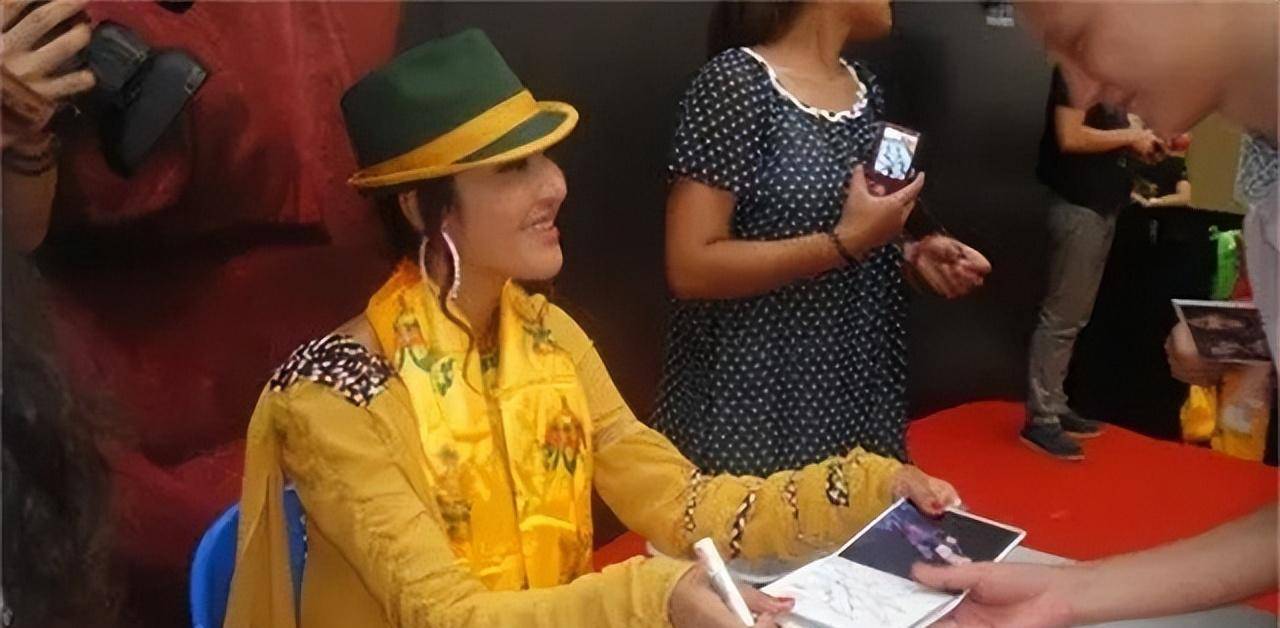 在继续学业的同时,回国后,仁吉旺姆也做了几件著名的好事:她为西藏