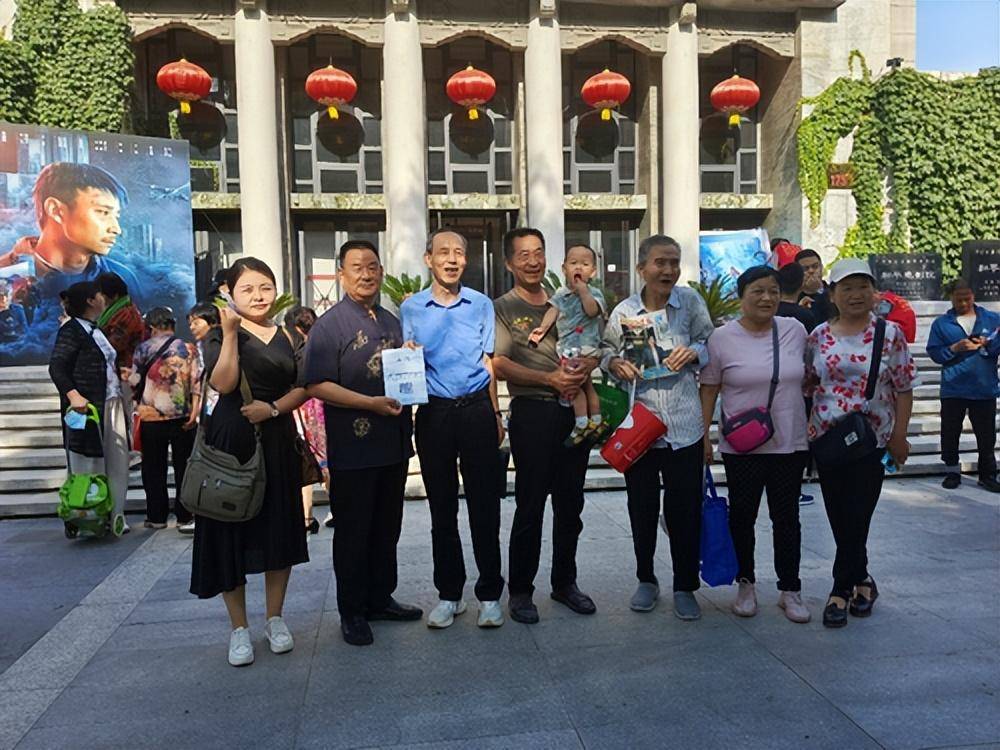 李虎山长篇小说《之间》读者分享会在西安和平电影院举行_城市_弟弟