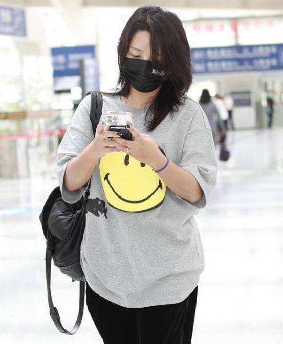 胖了也要保持自信,何洁体重上涨,有没有影响到她的颜值?