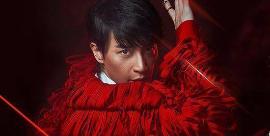 千面男爵陈志朋挑战经典,大红裙子反串穆桂英,让大家眼前一亮_活动