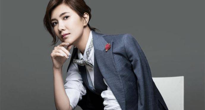 亲手毁了印小天,坑一众明星,边潇潇如今怎么样?_竞争_视频_当红